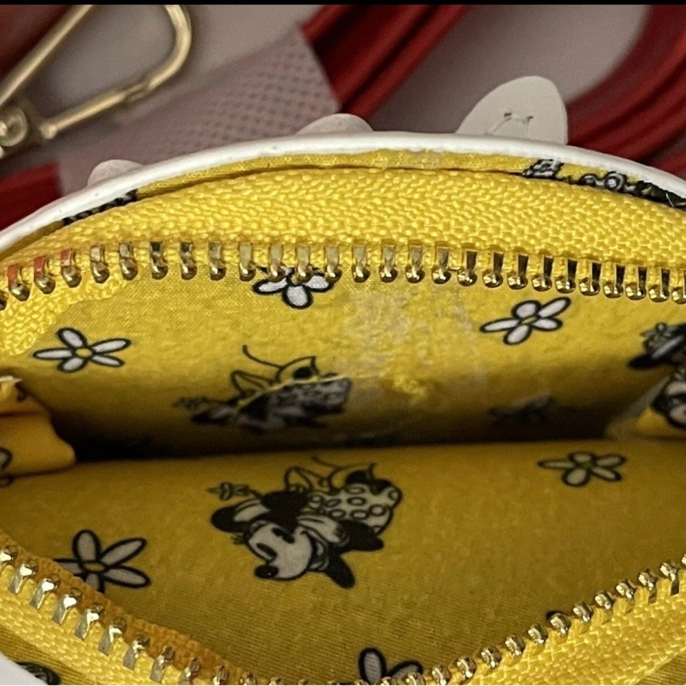 Loungefly DISNEY Minnie Mouse Daisy Hat Crossbody Bag & Daisy Coin Pouch - Picture 12 of 13